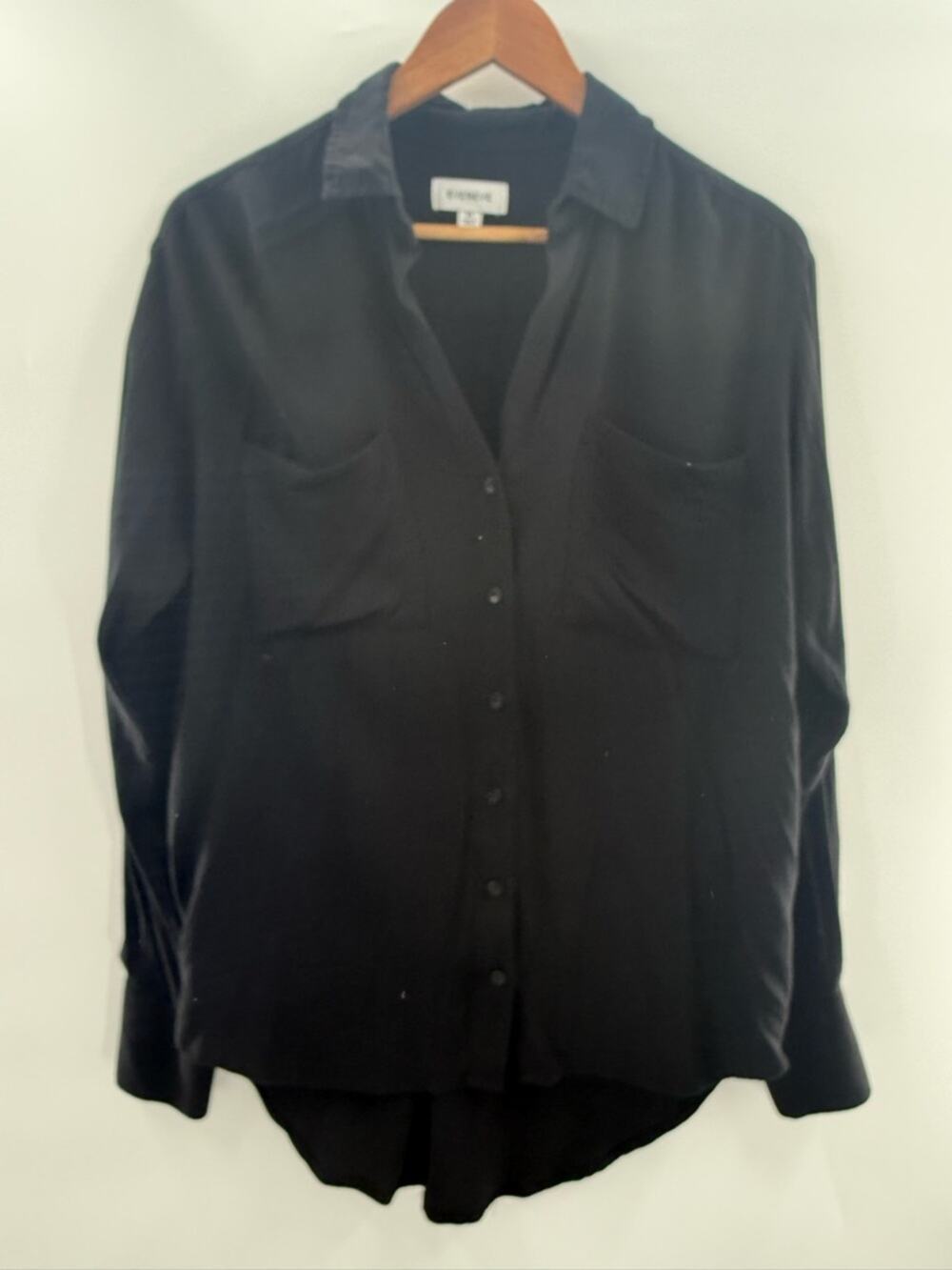 Evereve Leo Essential Classic V-Neck Button Down Loose Fit Blouse Tunic Black XS
